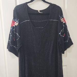 Women's Free People Hi-Lo Scoop Neck Tee With Embroidered Sleeves Medium